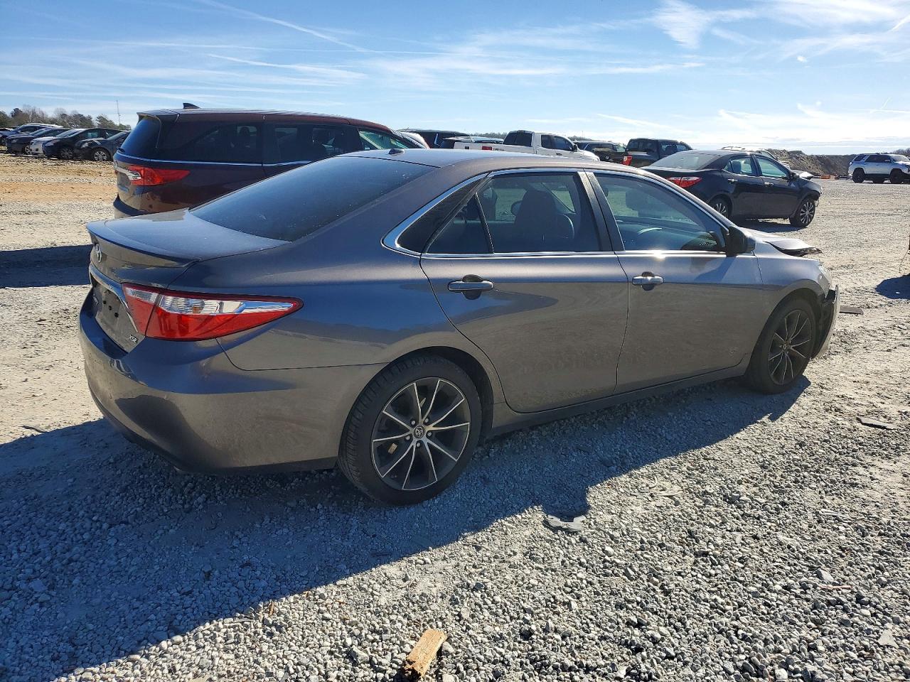 2015 TOYOTA CAMRY LE photo 5