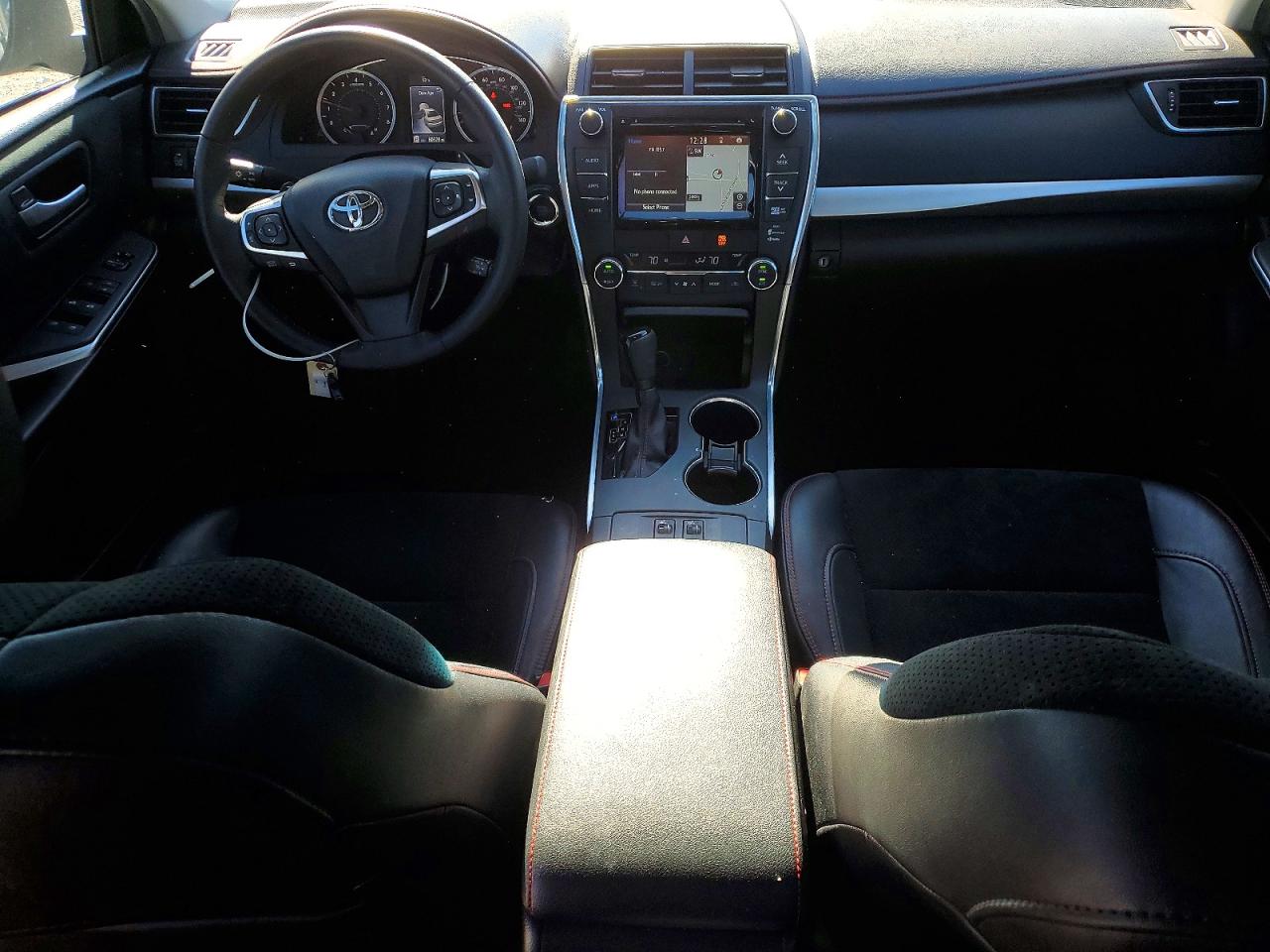 2015 TOYOTA CAMRY LE photo 15