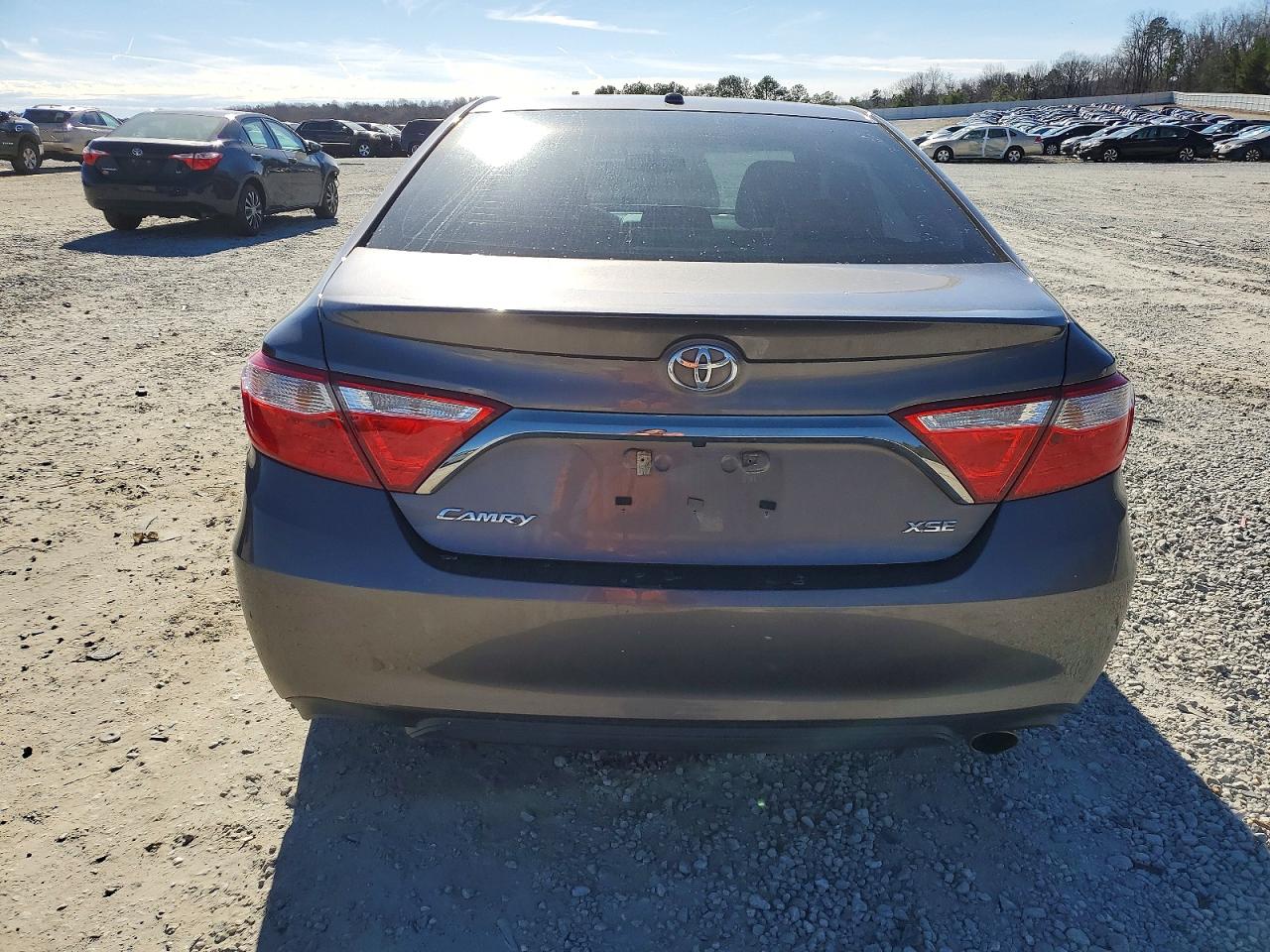 2015 TOYOTA CAMRY LE photo 11