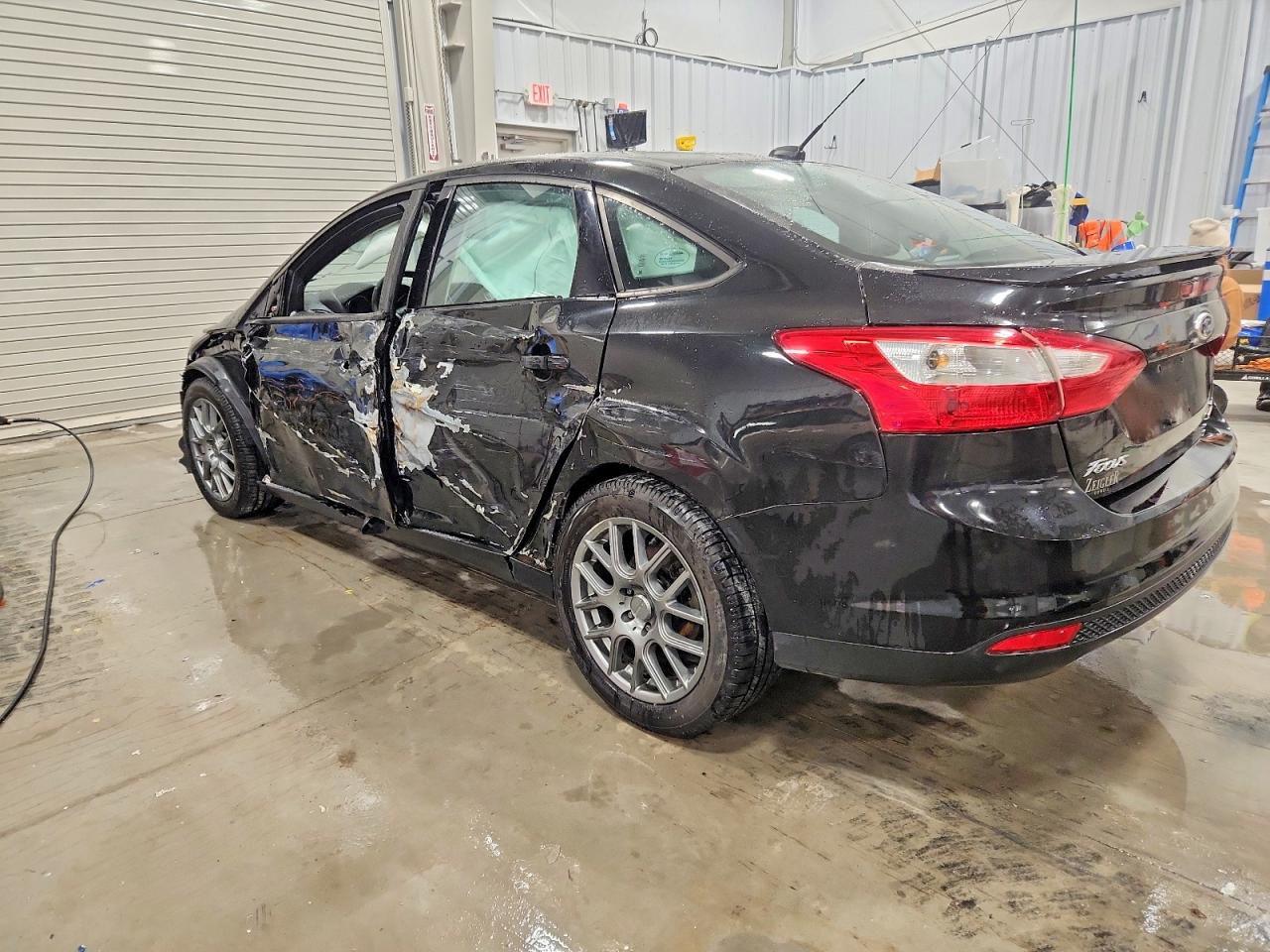 2014 FORD FOCUS SE photo 2