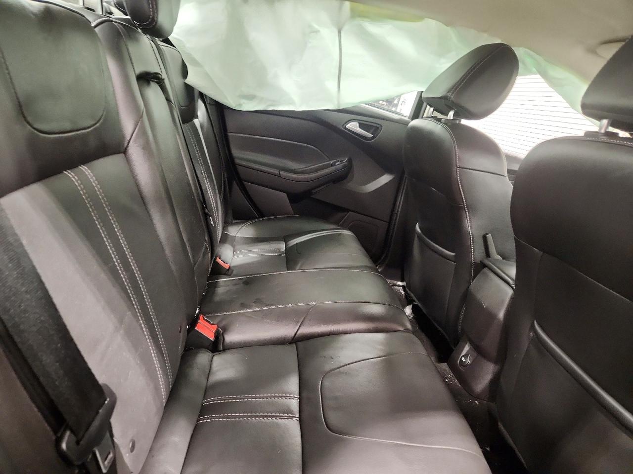 2014 FORD FOCUS SE photo 10