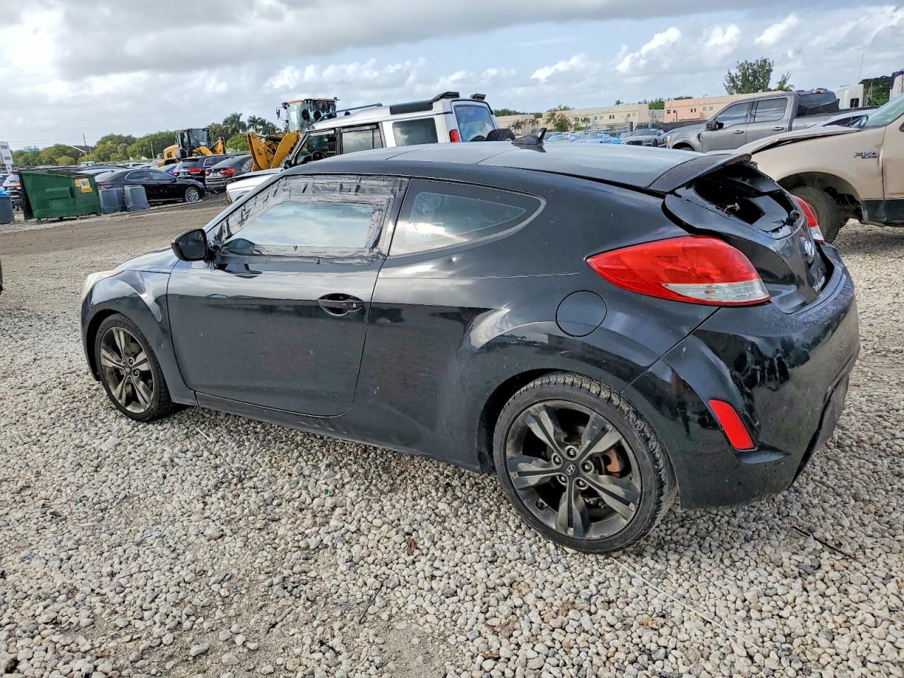 2017 HYUNDAI VELOSTER photo 2