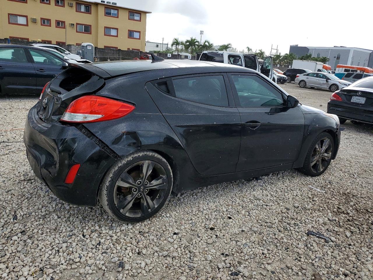 2017 HYUNDAI VELOSTER photo 3