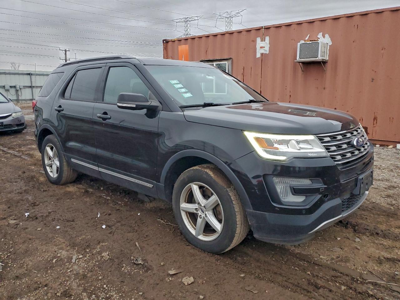 2017 FORD EXPLORER XLT photo 4