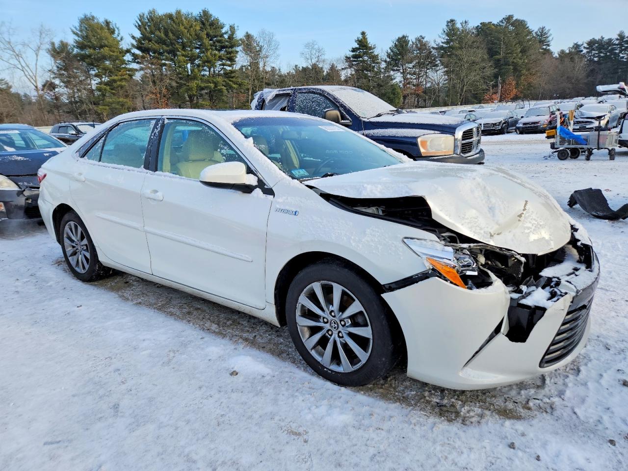 2015 TOYOTA CAMRY HYBRID photo 4