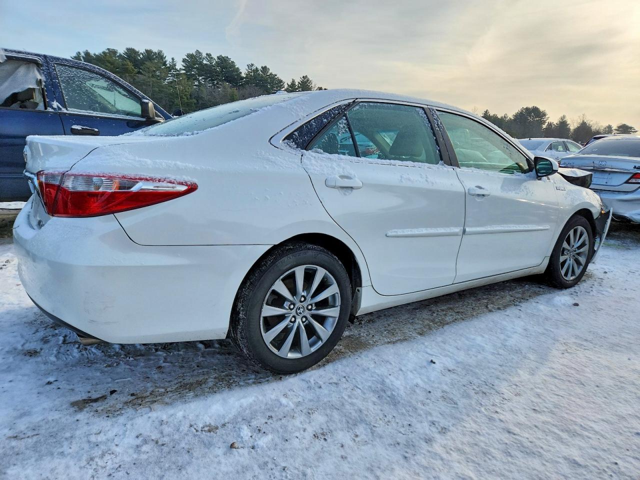 2015 TOYOTA CAMRY HYBRID photo 3