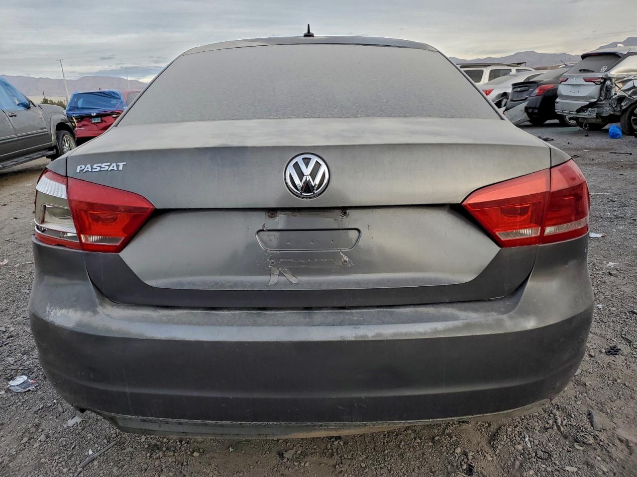 2012 VOLKSWAGEN PASSAT S photo 6