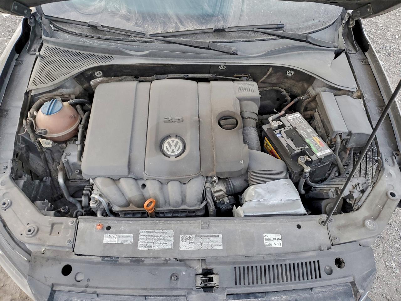 2012 VOLKSWAGEN PASSAT S photo 11