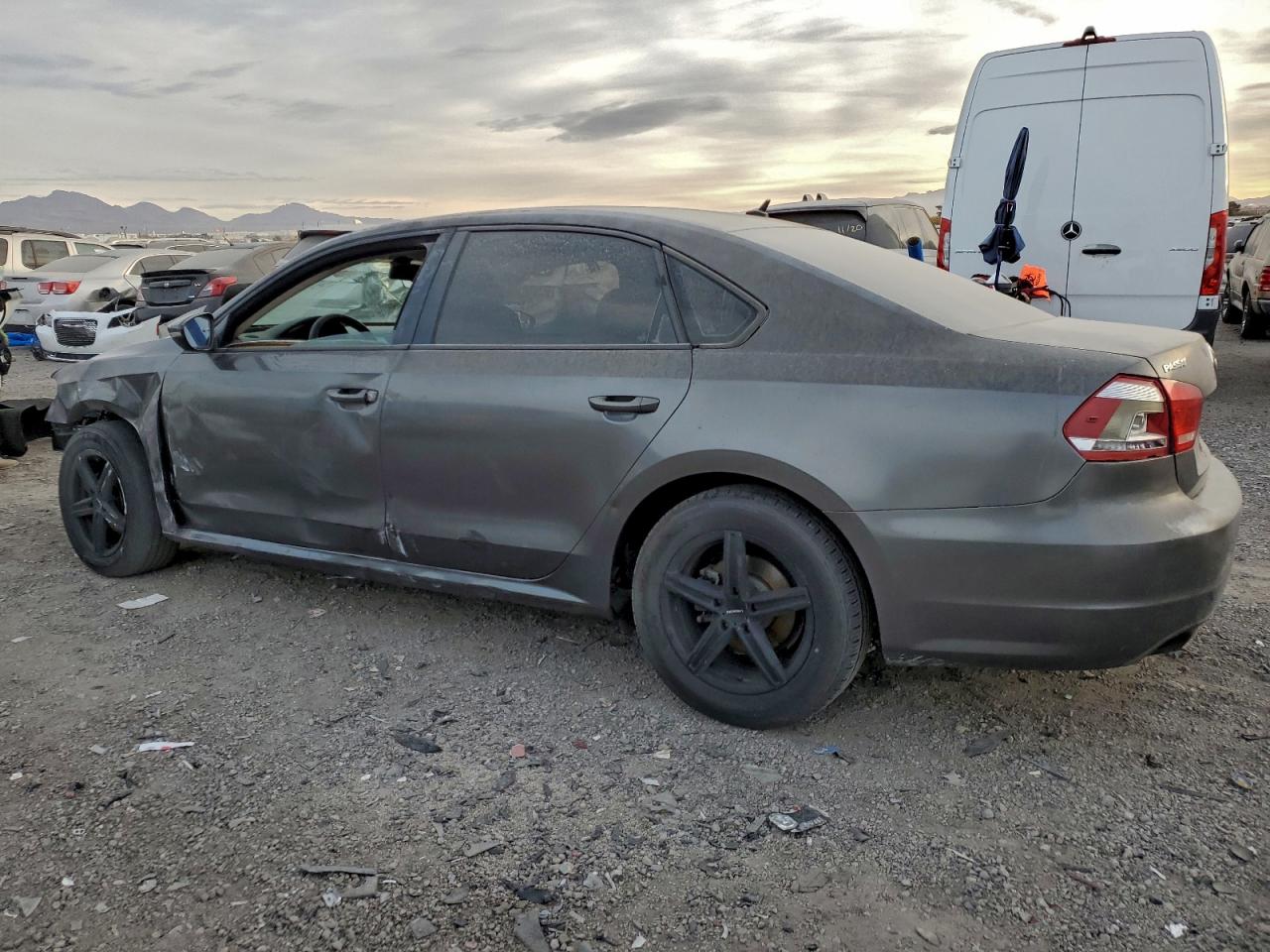 2012 VOLKSWAGEN PASSAT S photo 2
