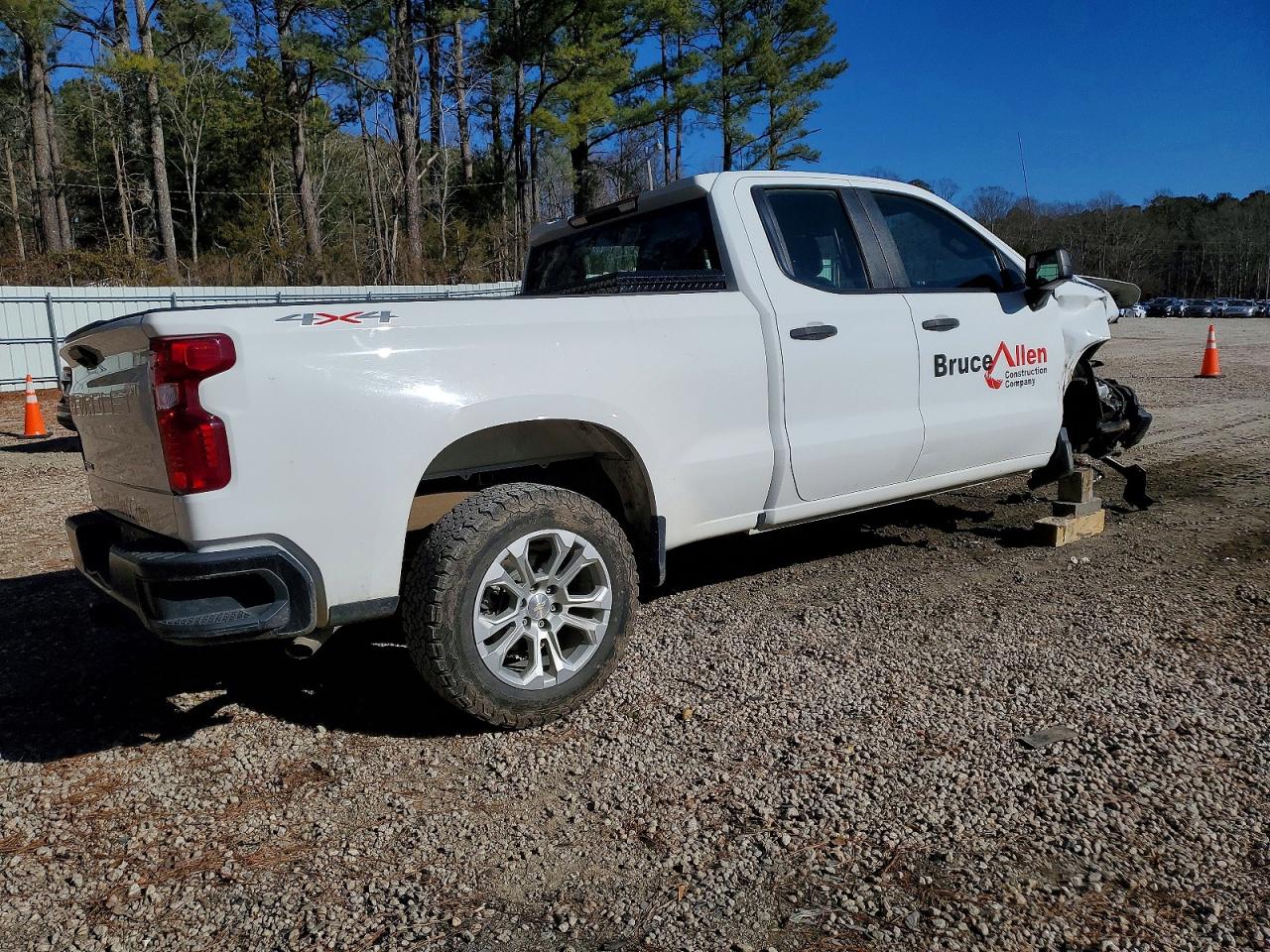 2023 CHEVROLET SILVERADO K1500 photo 3