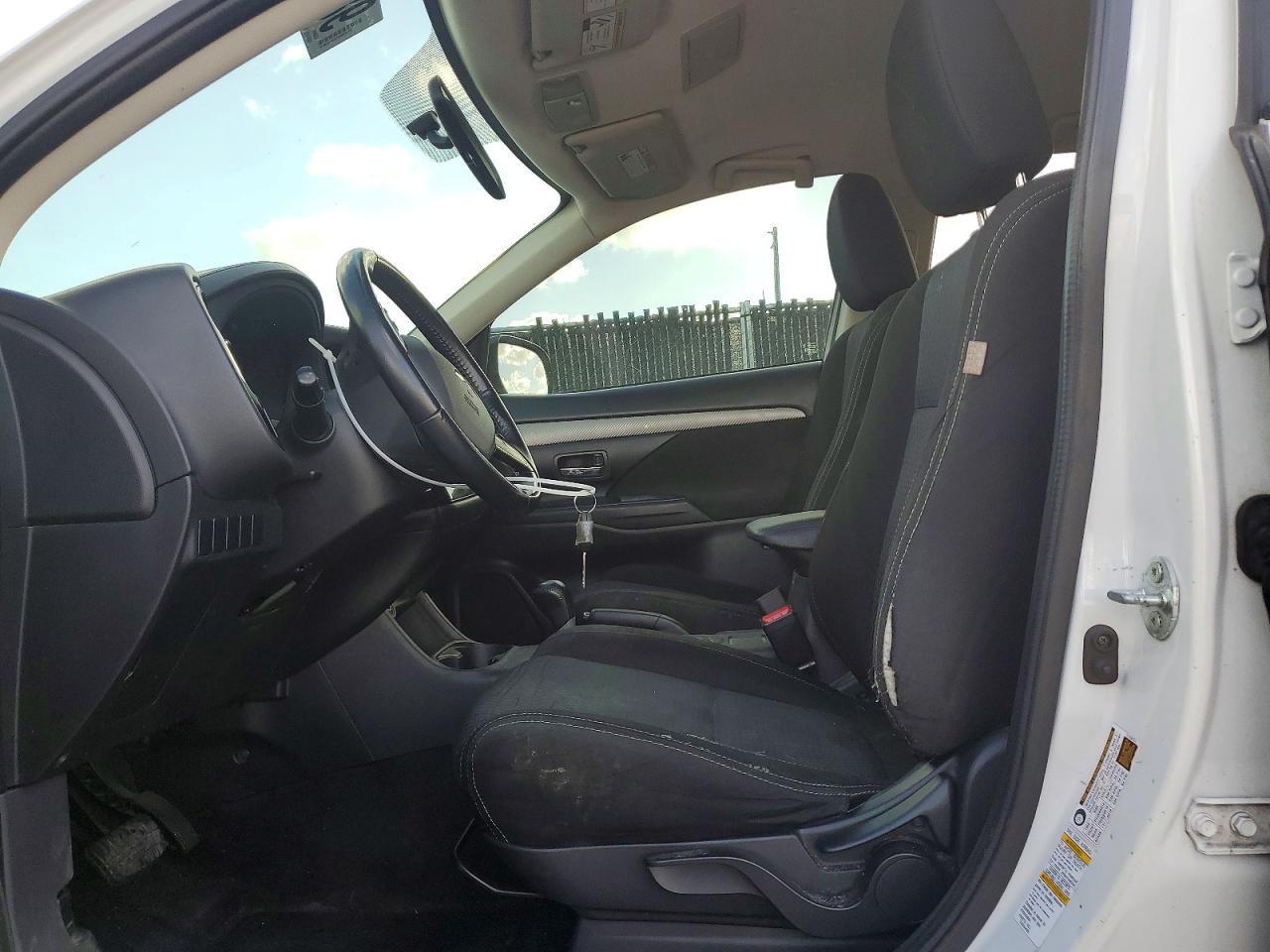 2016 MITSUBISHI OUTLANDER ES photo 7