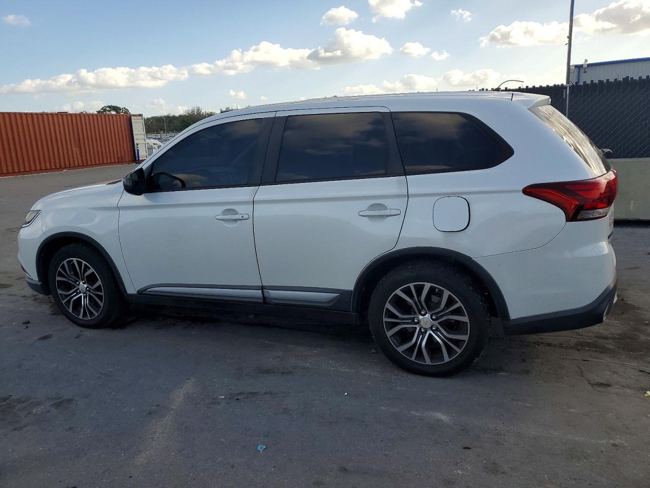 2016 MITSUBISHI OUTLANDER ES photo 2