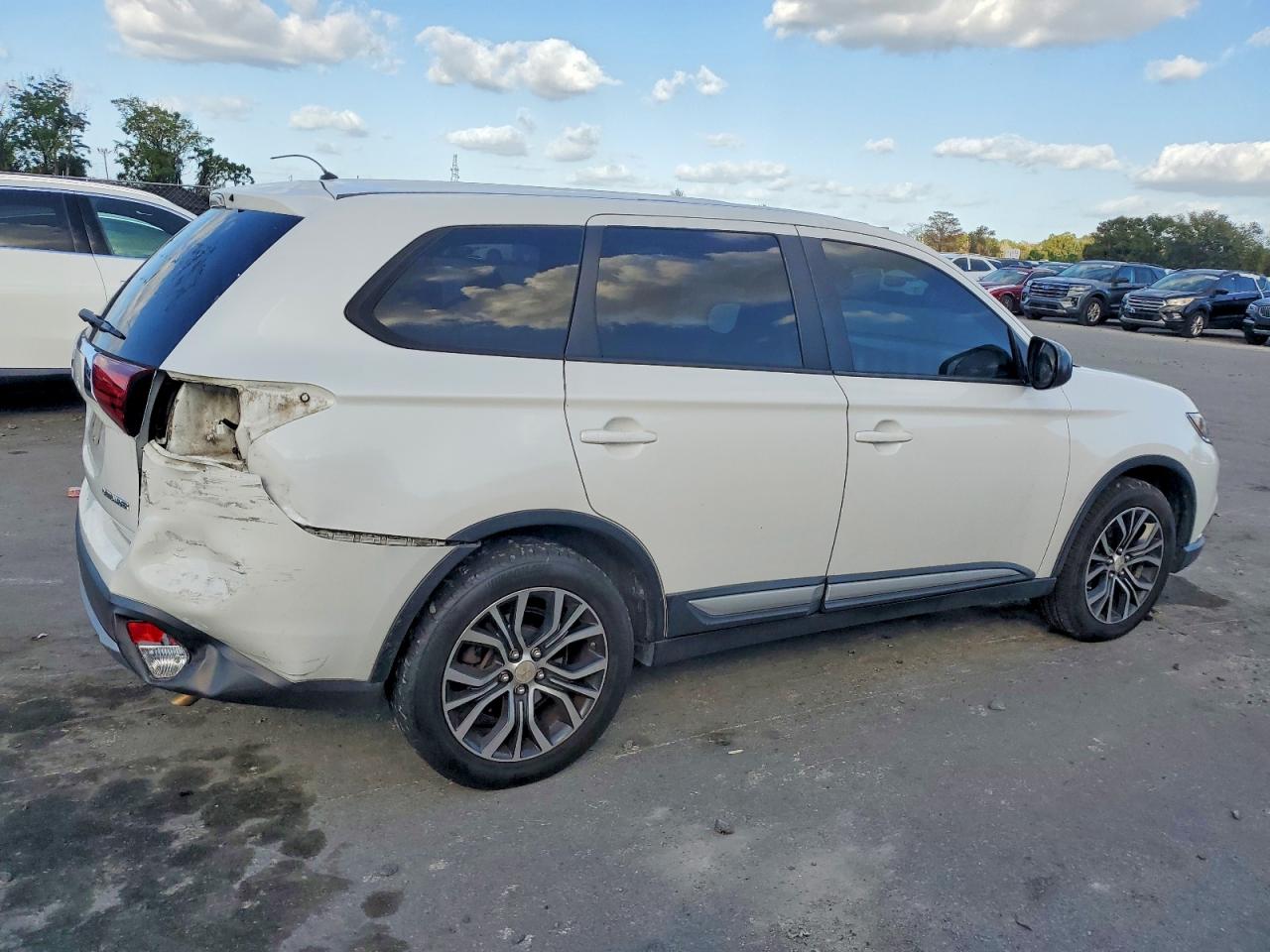 2016 MITSUBISHI OUTLANDER ES photo 3