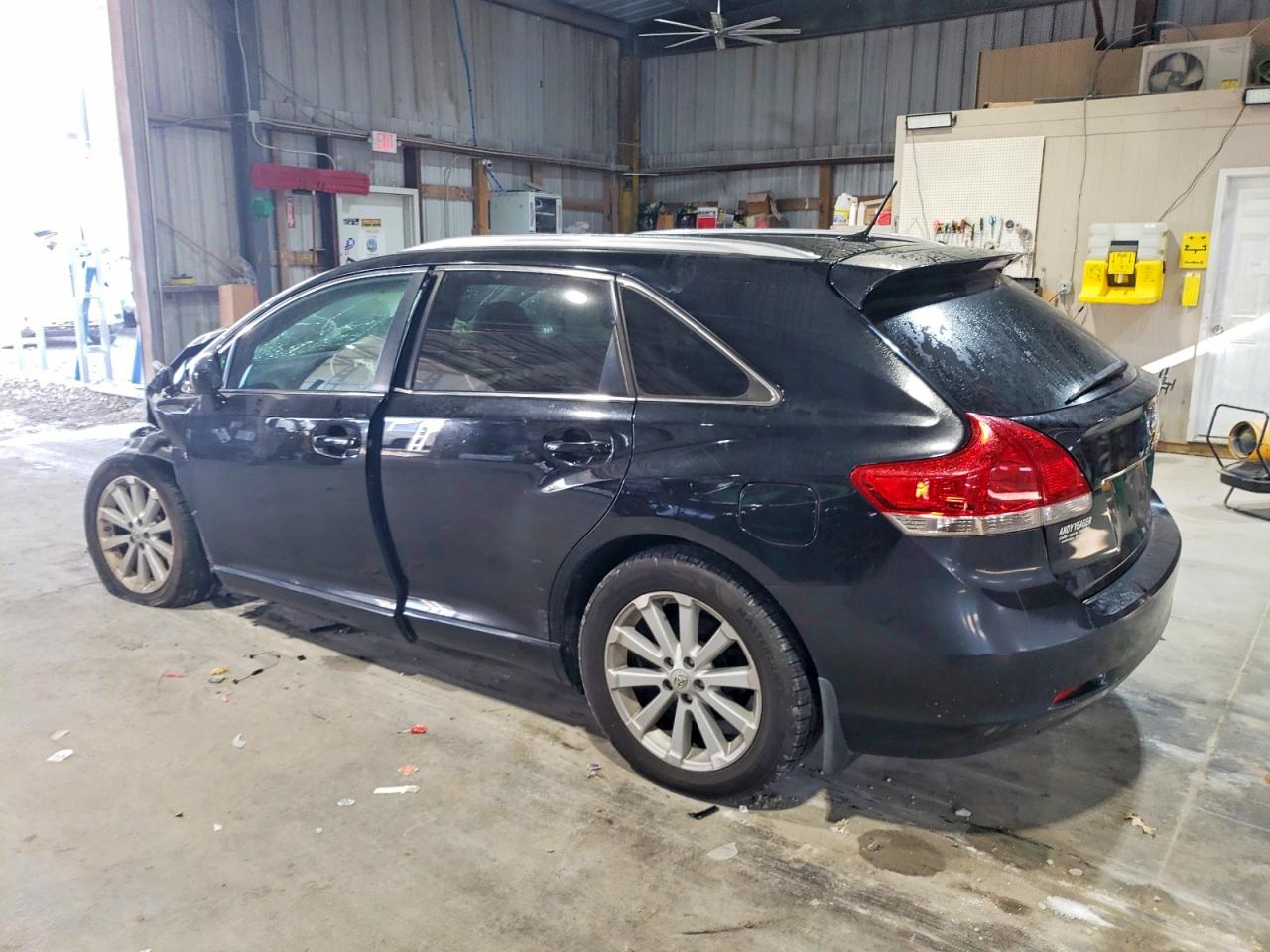 2009 TOYOTA VENZA photo 2