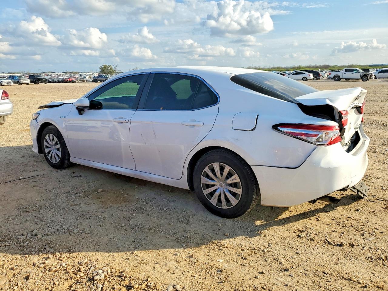 2018 TOYOTA CAMRY photo 2