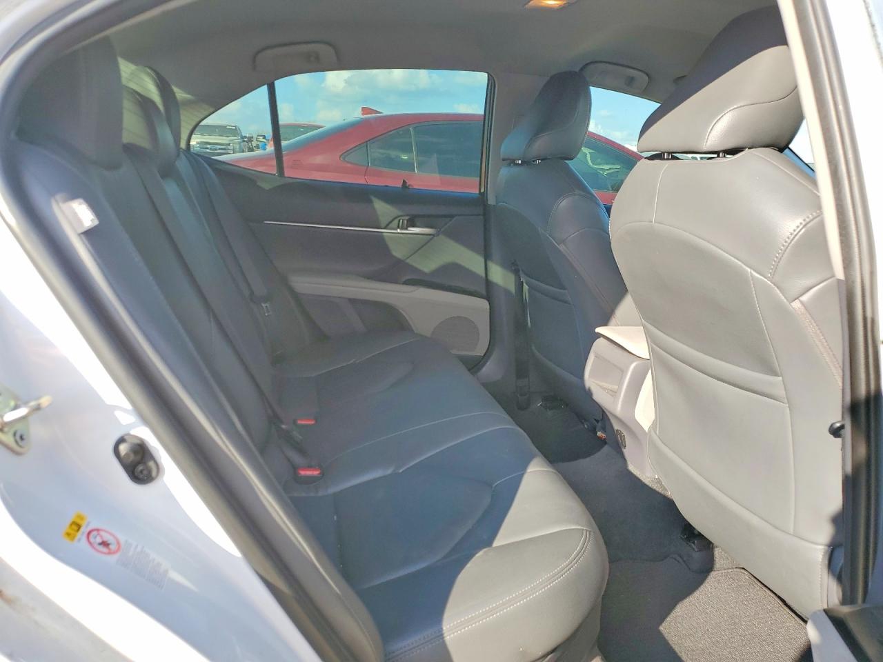 2018 TOYOTA CAMRY photo 10