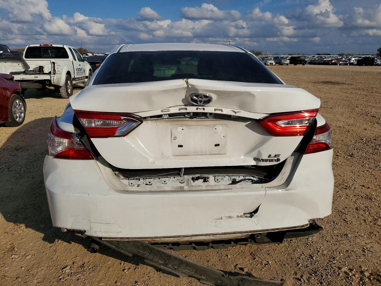 2018 TOYOTA CAMRY photo 6