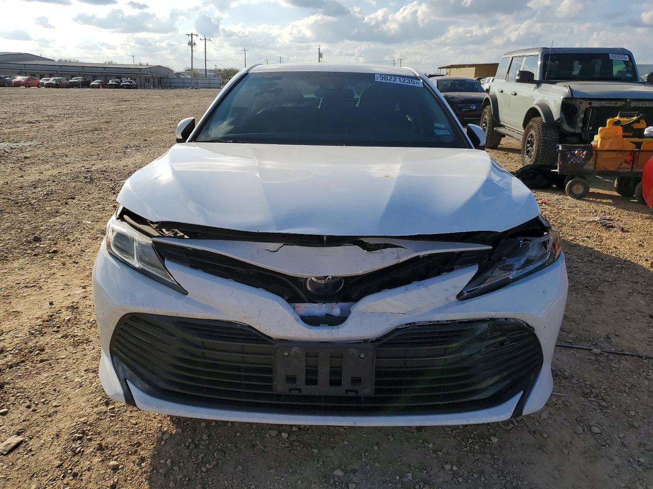 2018 TOYOTA CAMRY photo 5