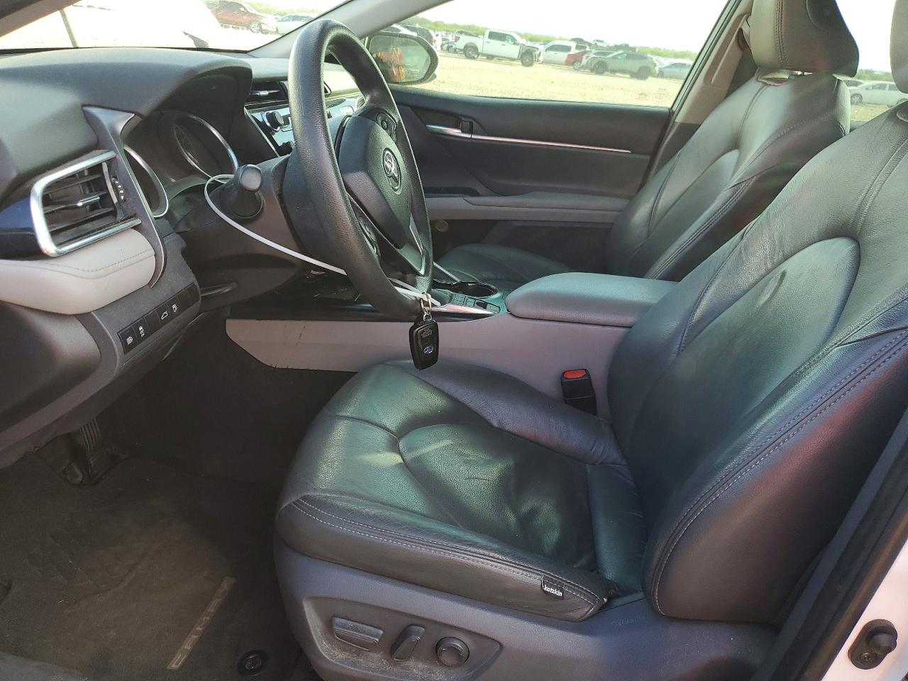 2018 TOYOTA CAMRY photo 7