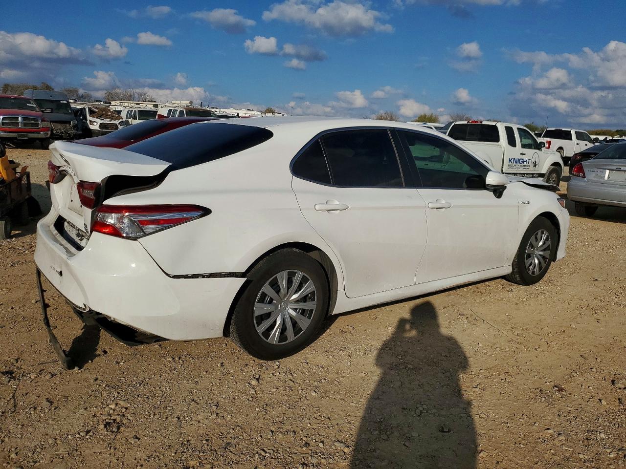 2018 TOYOTA CAMRY photo 3