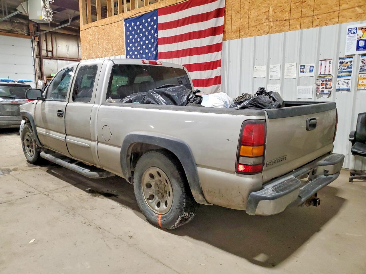 2006 GMC NEW SIERRA K1500 photo 2