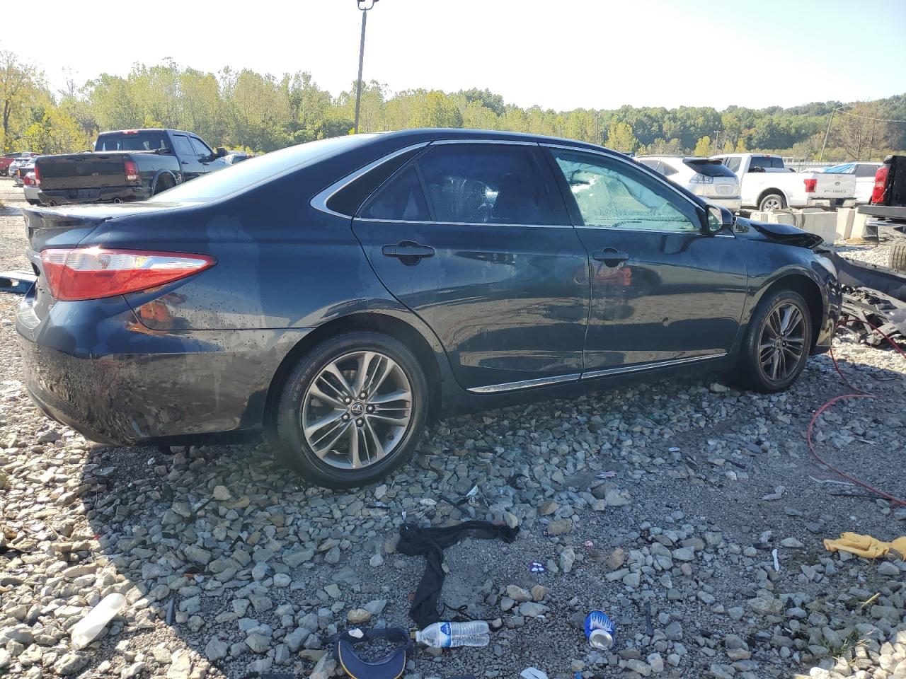 2017 TOYOTA CAMRY LE photo 3