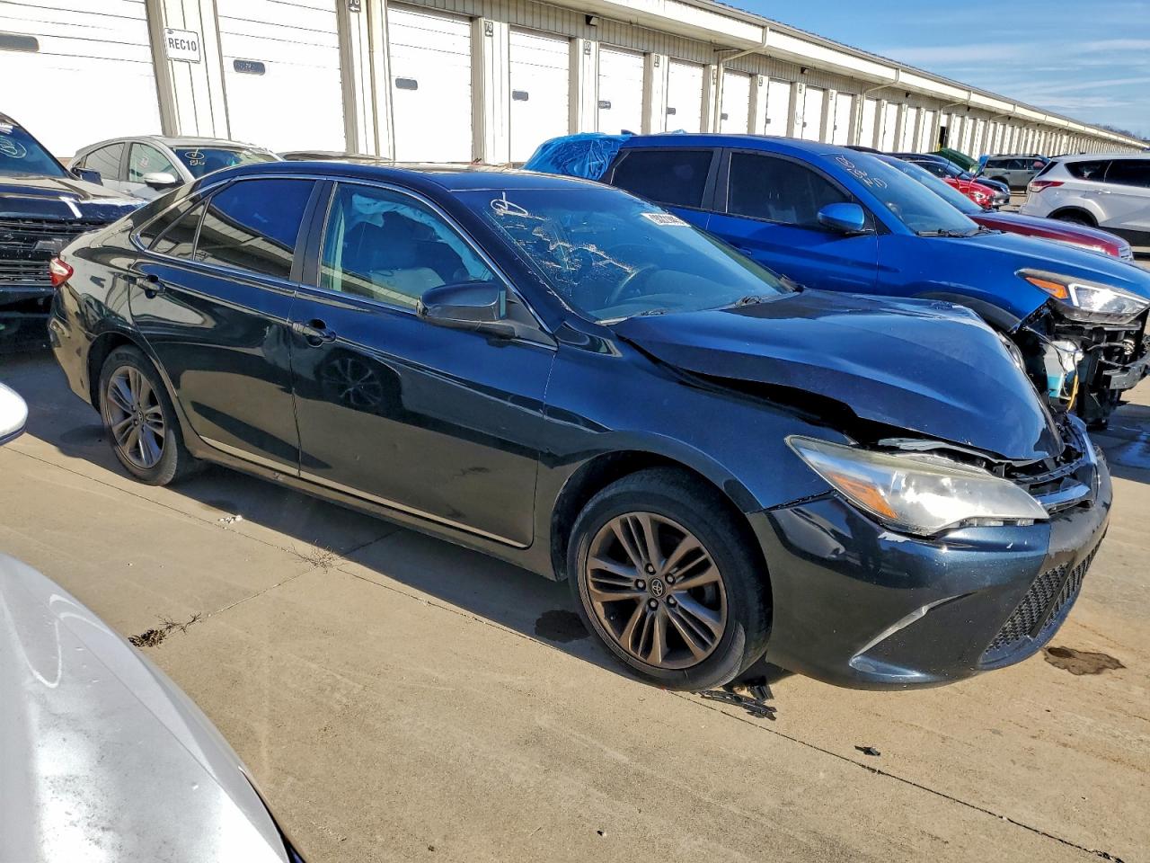 2017 TOYOTA CAMRY LE photo 4
