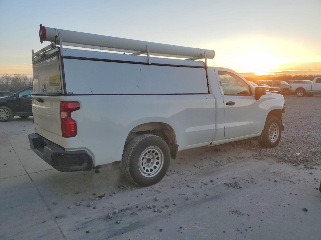 2021 CHEVROLET SILVERADO C1500 photo 3