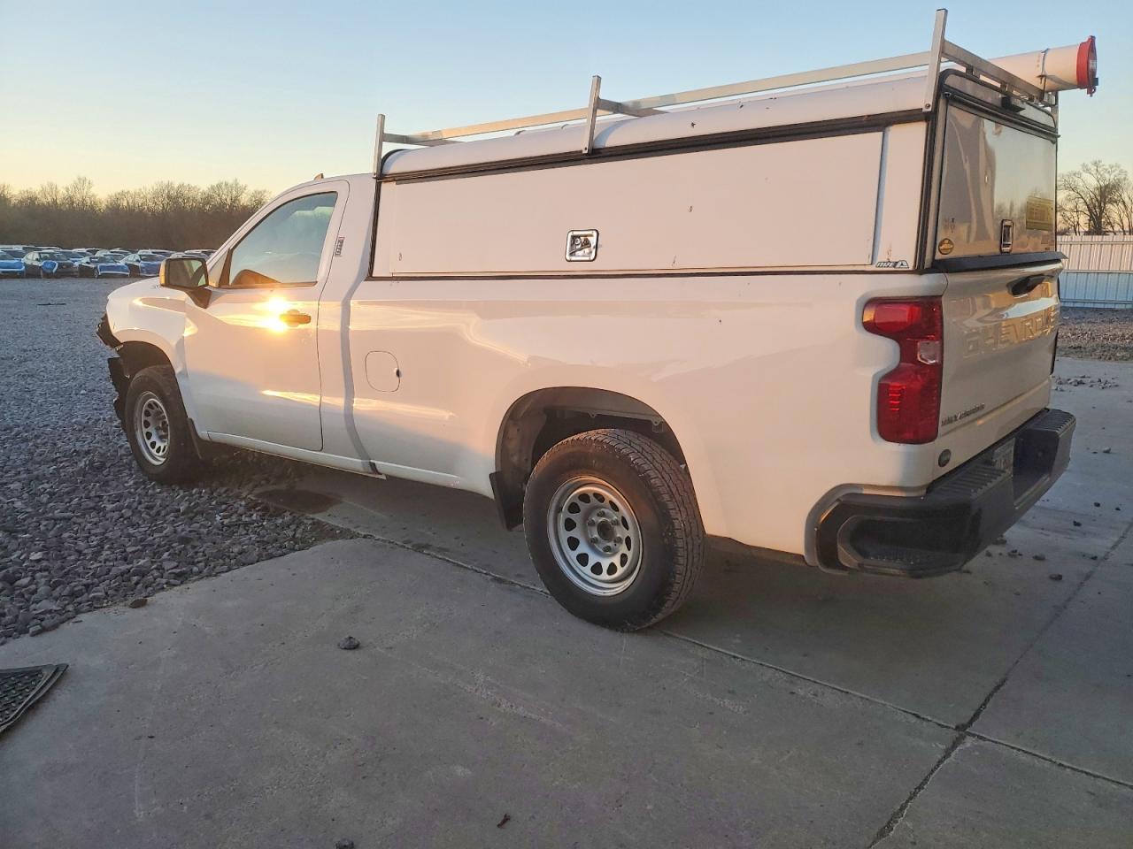 2021 CHEVROLET SILVERADO C1500 photo 2