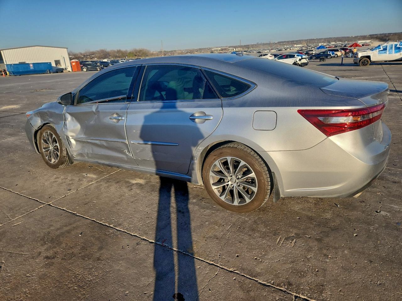 2016 TOYOTA AVALON XLE photo 2