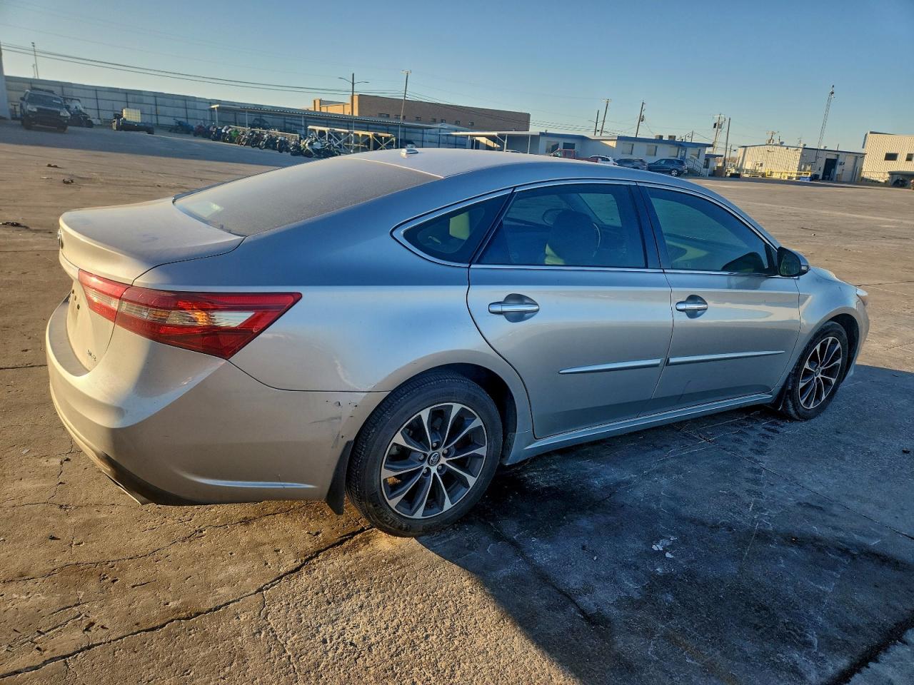 2016 TOYOTA AVALON XLE photo 3