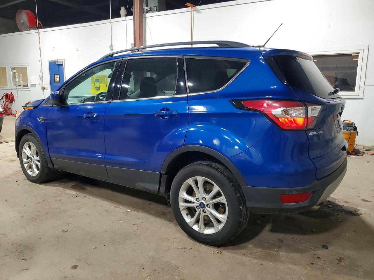 2018 FORD ESCAPE SE photo 2