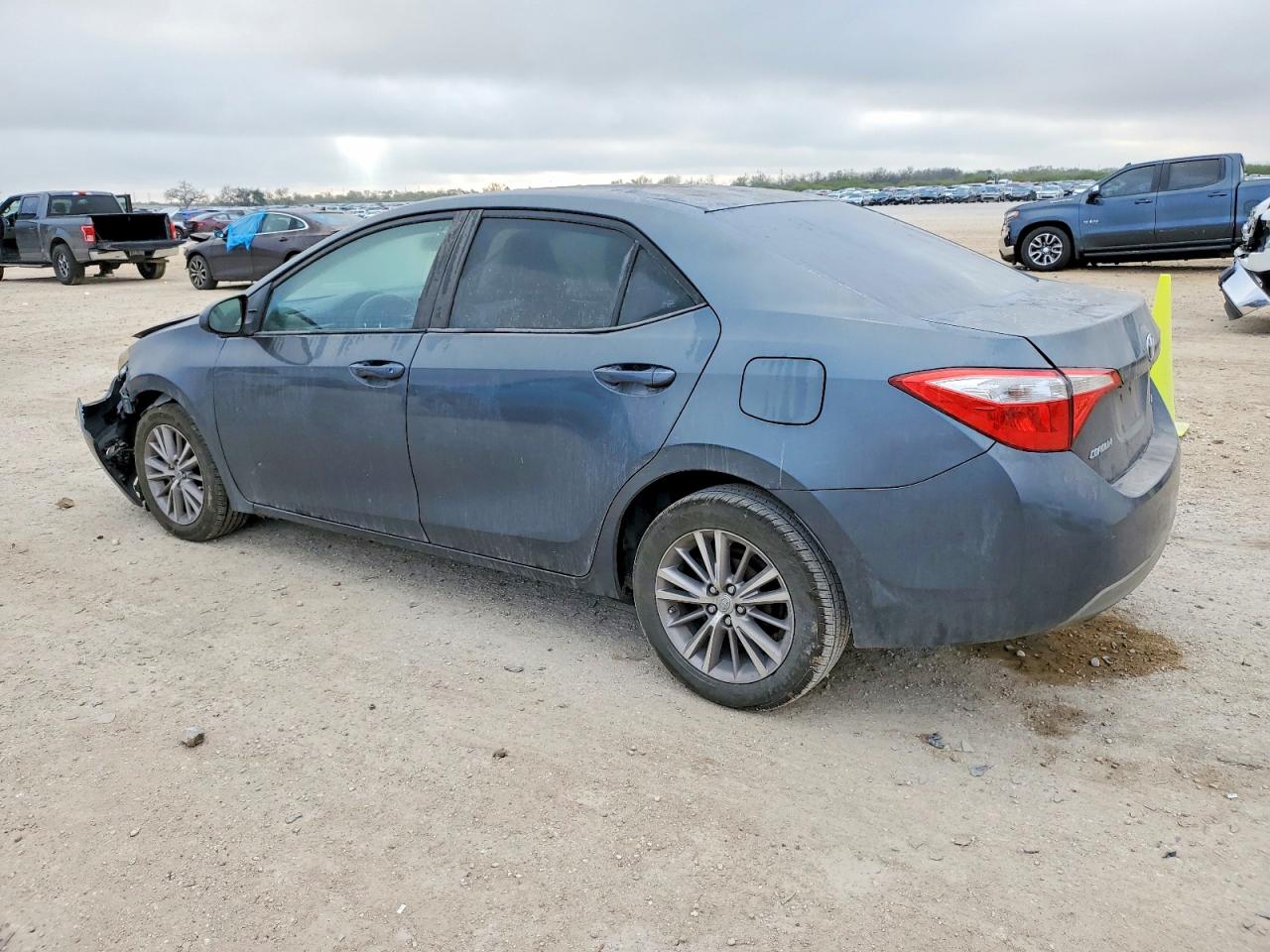 2014 TOYOTA COROLLA L photo 2