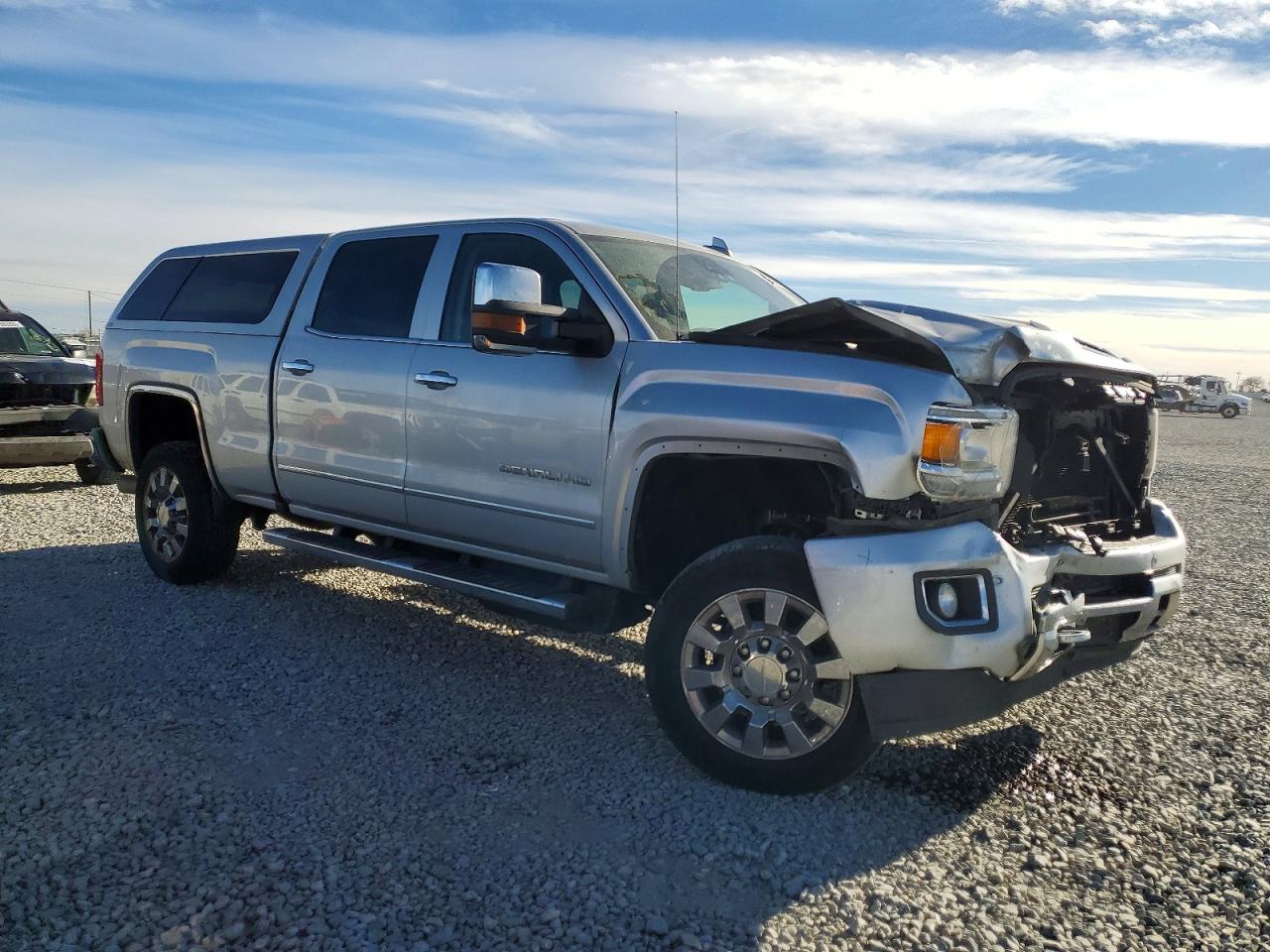 2019 GMC SIERRA K2500 DENALI photo 4