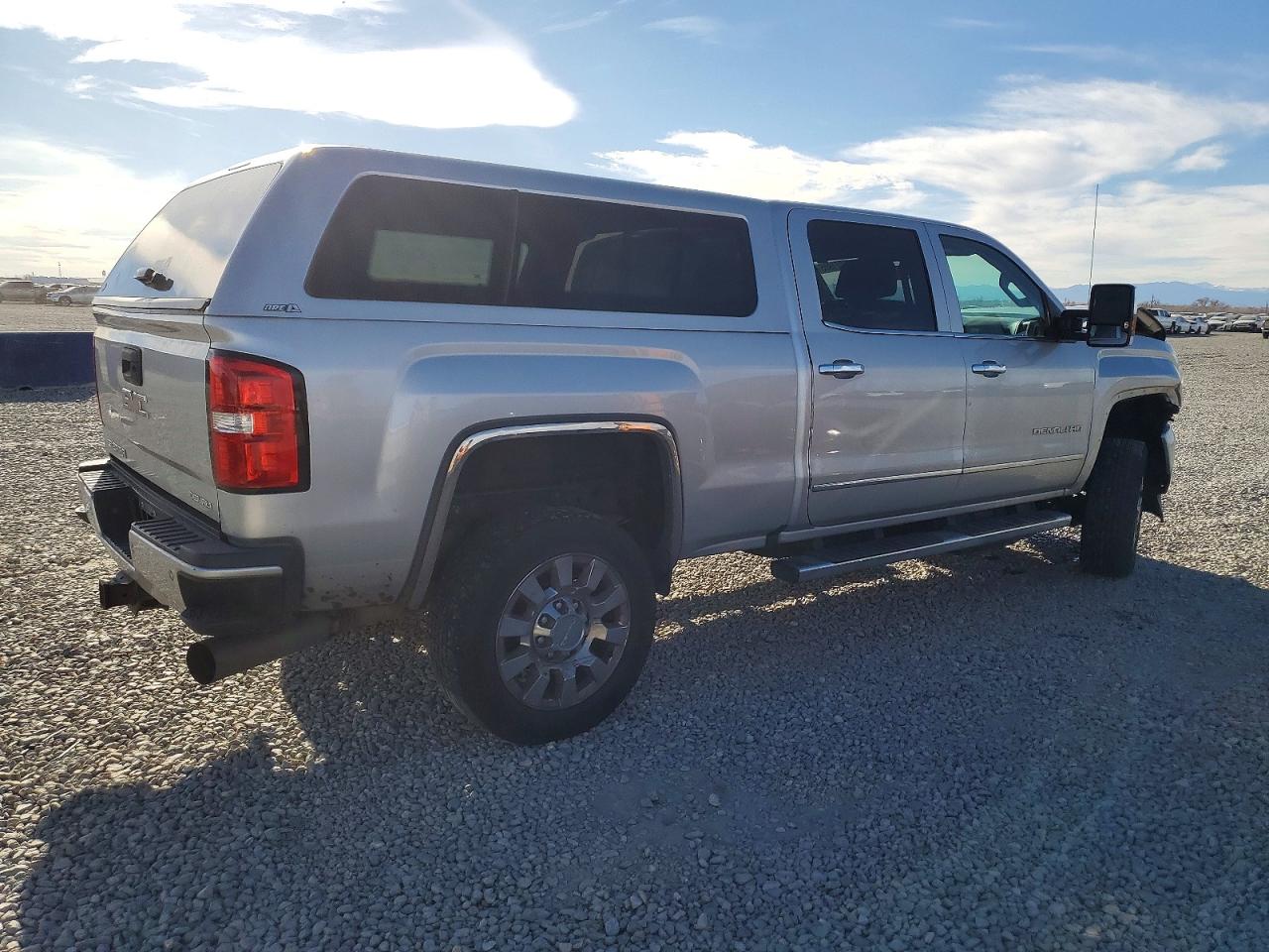2019 GMC SIERRA K2500 DENALI photo 3