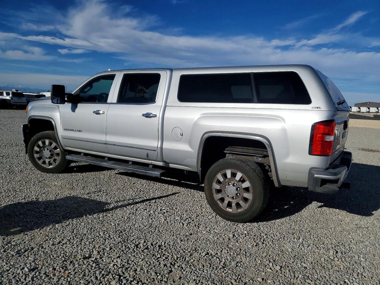 2019 GMC SIERRA K2500 DENALI photo 2