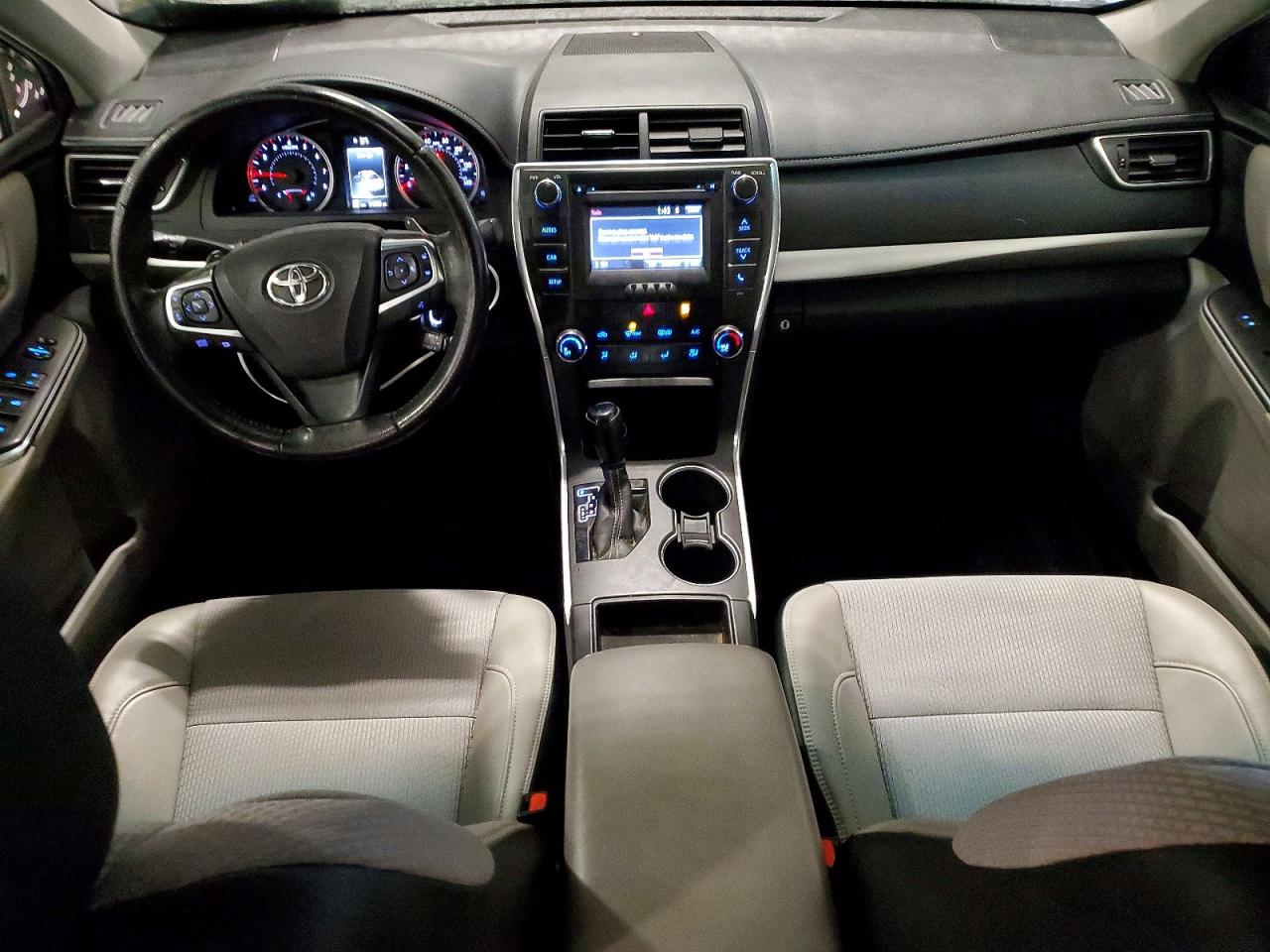 2017 TOYOTA CAMRY LE photo 8