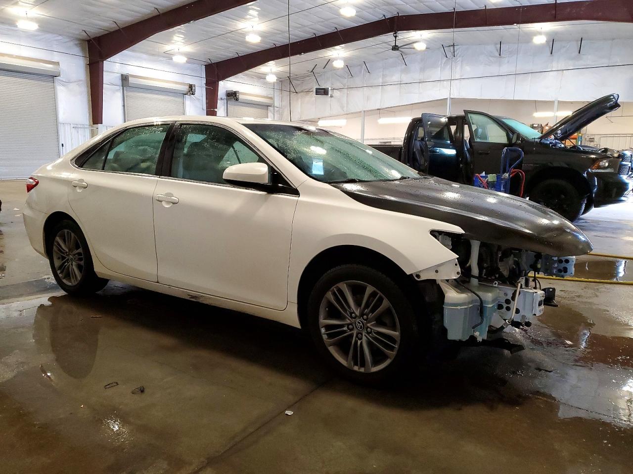 2017 TOYOTA CAMRY LE photo 4