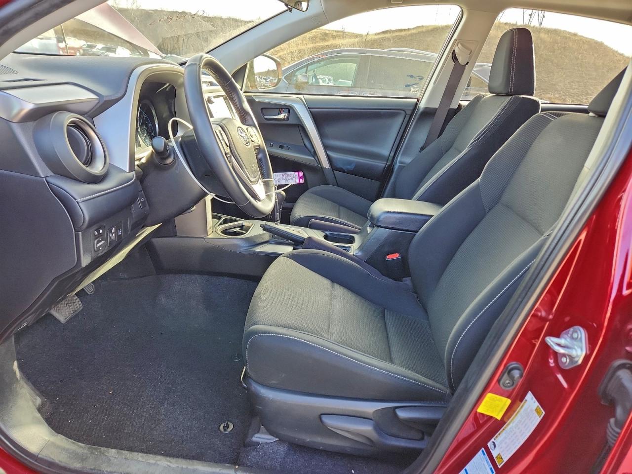2018 TOYOTA RAV4 HV LE photo 7