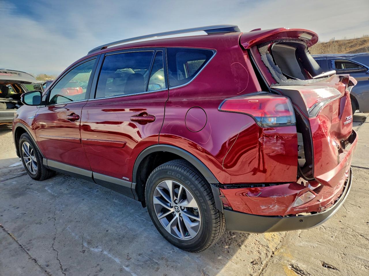 2018 TOYOTA RAV4 HV LE photo 2