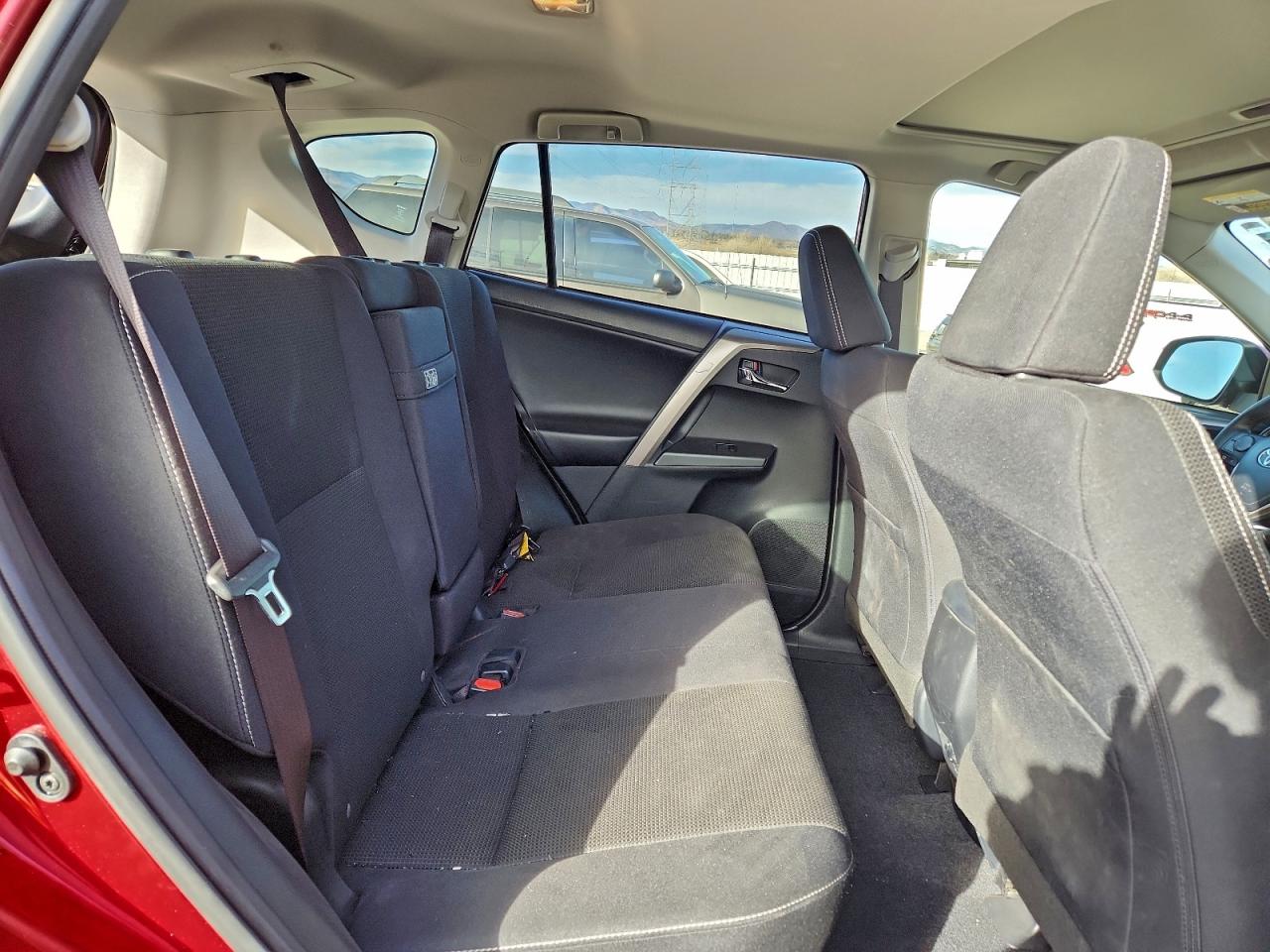 2018 TOYOTA RAV4 HV LE photo 11