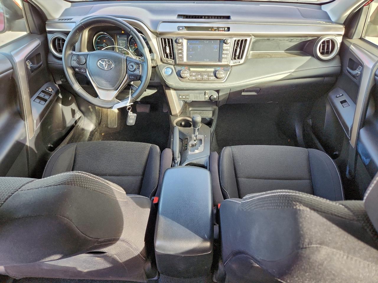2018 TOYOTA RAV4 HV LE photo 8