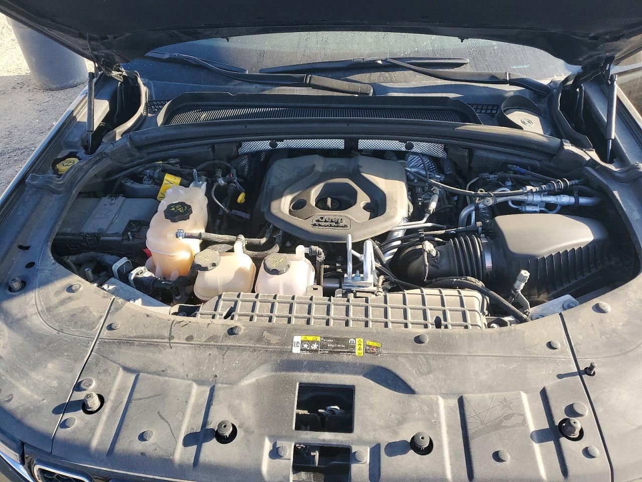 2022 JEEP GRAND CHEROKEE OVERLAND 4XE photo 11