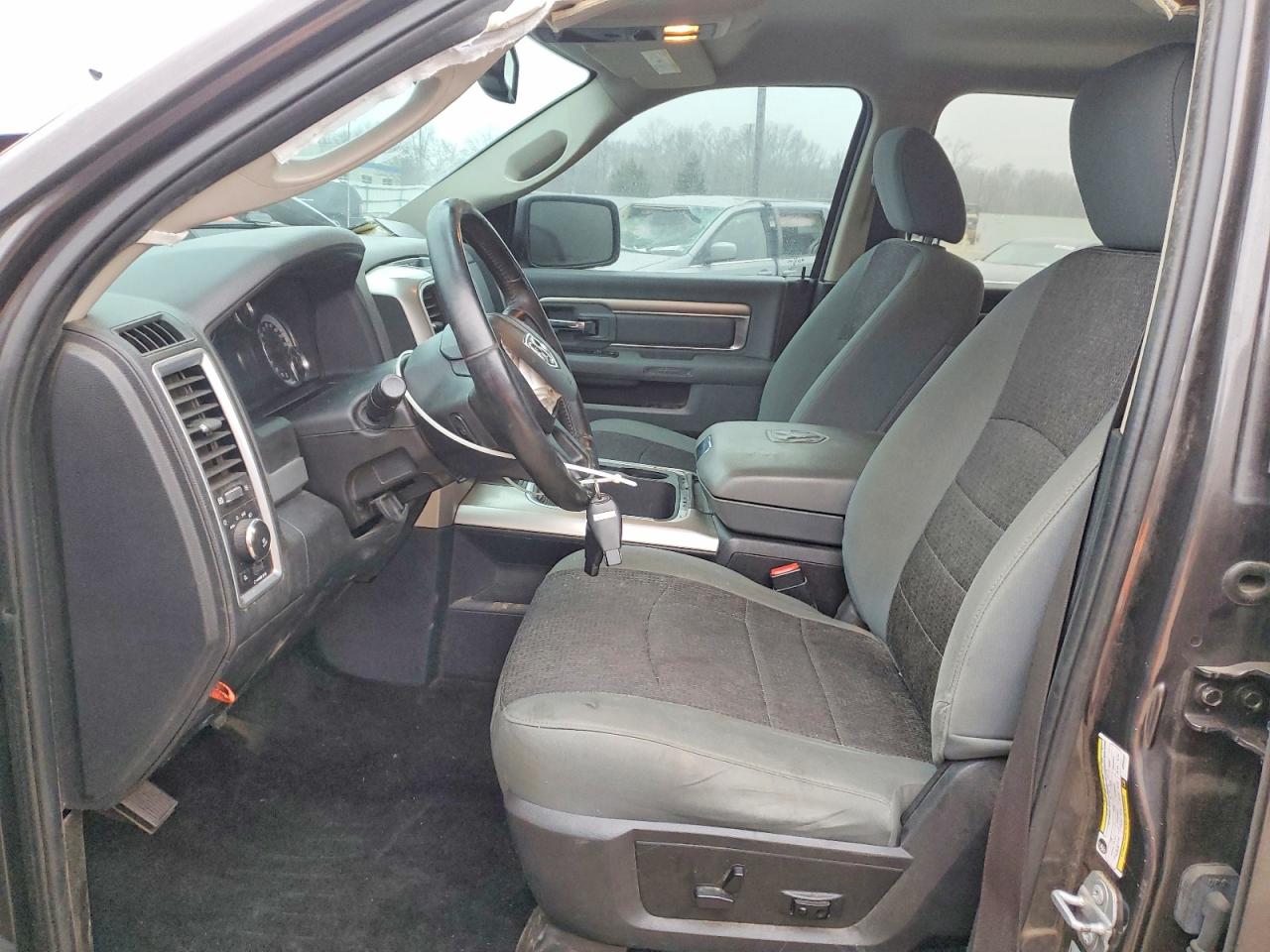 2017 RAM 1500 SLT photo 7