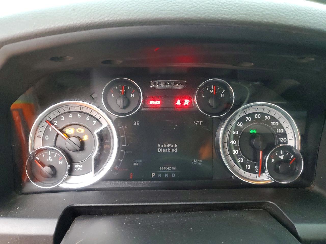 2017 RAM 1500 SLT photo 9