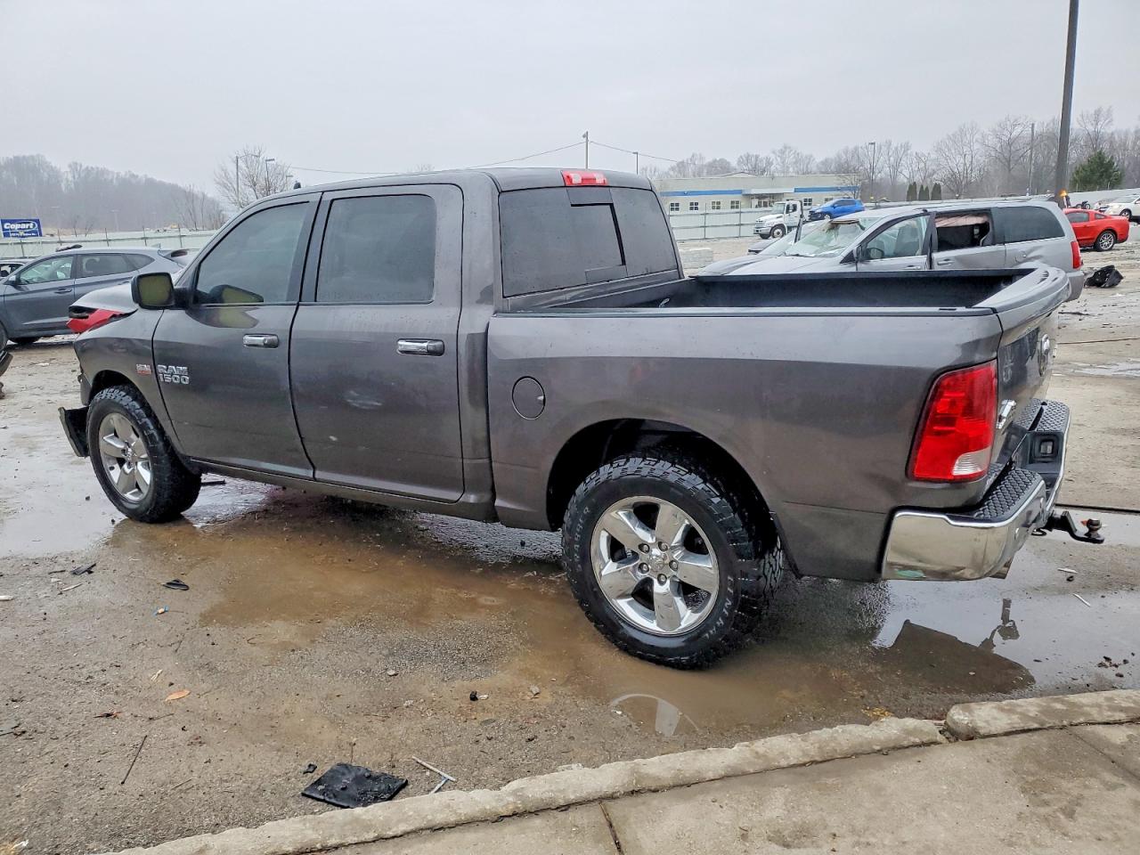 2017 RAM 1500 SLT photo 2