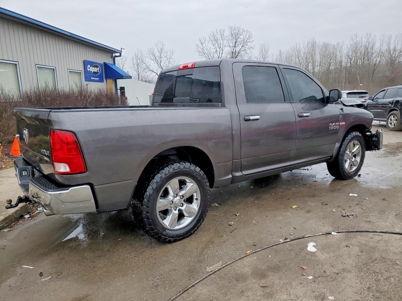 2017 RAM 1500 SLT photo 3