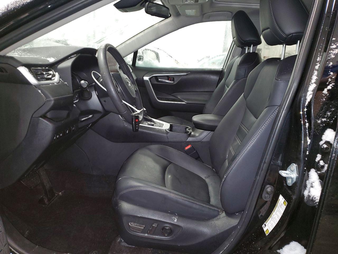 2024 TOYOTA RAV4 XLE photo 7