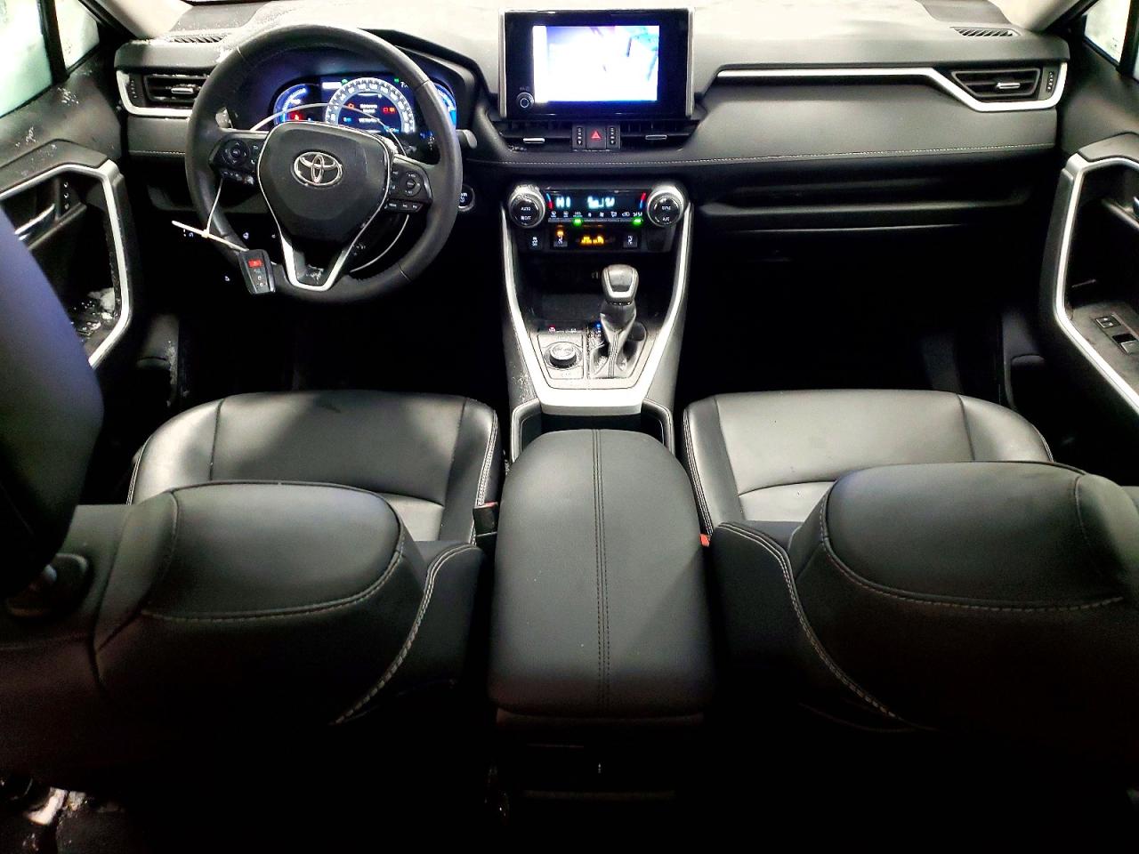 2024 TOYOTA RAV4 XLE photo 8
