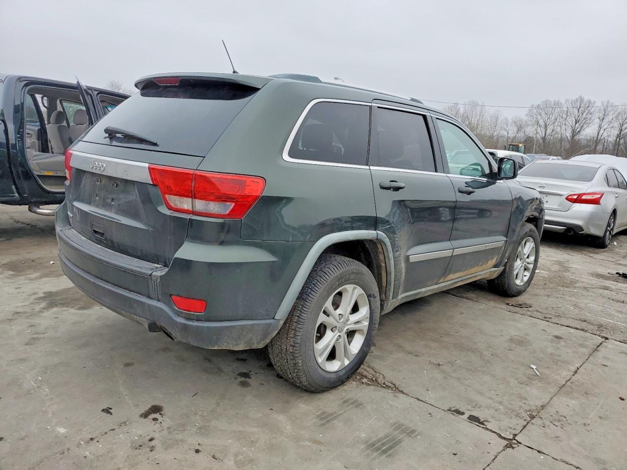 2011 JEEP GRAND CHEROKEE LAREDO photo 3